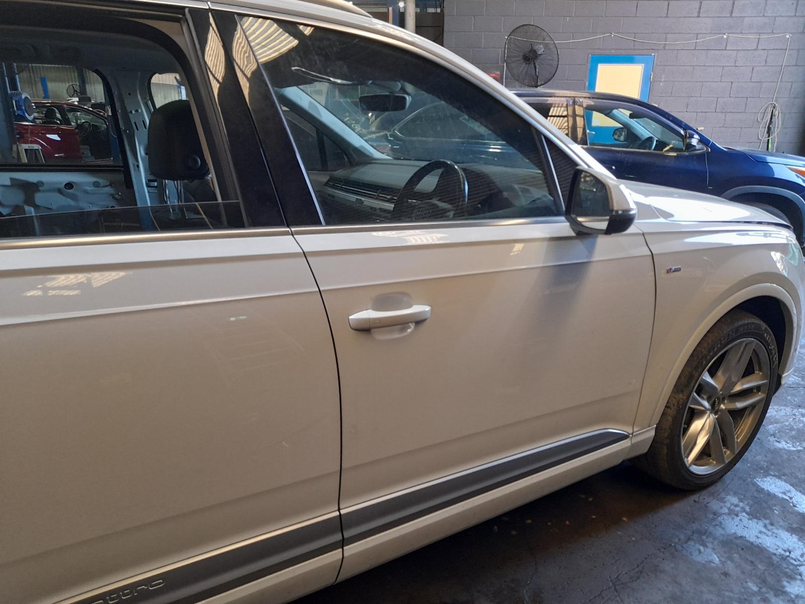 View Auto part Right Front Door Audi Q7 2015
