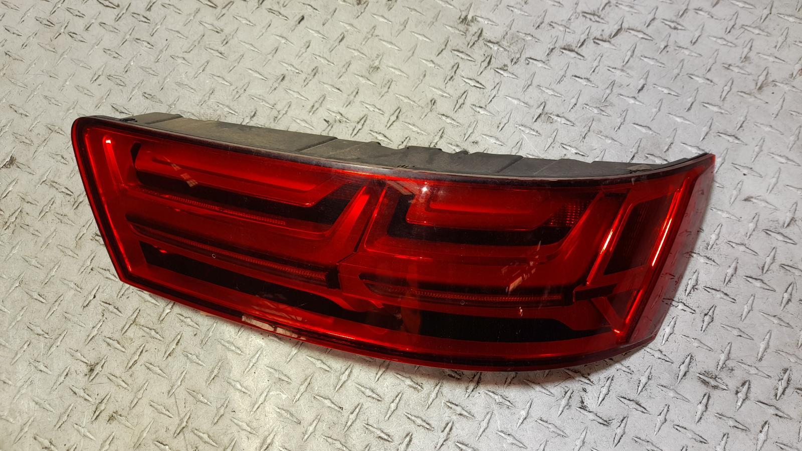 View Auto part Right Taillight Audi Q7 2015