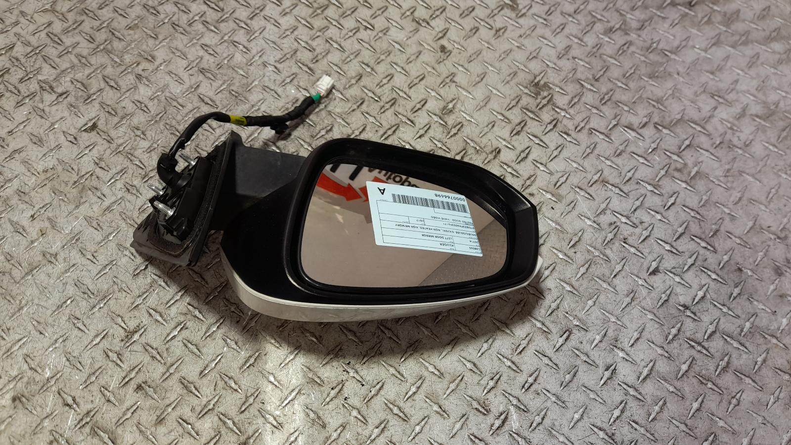 View Auto part Left Door Mirror Toyota Kluger 2017