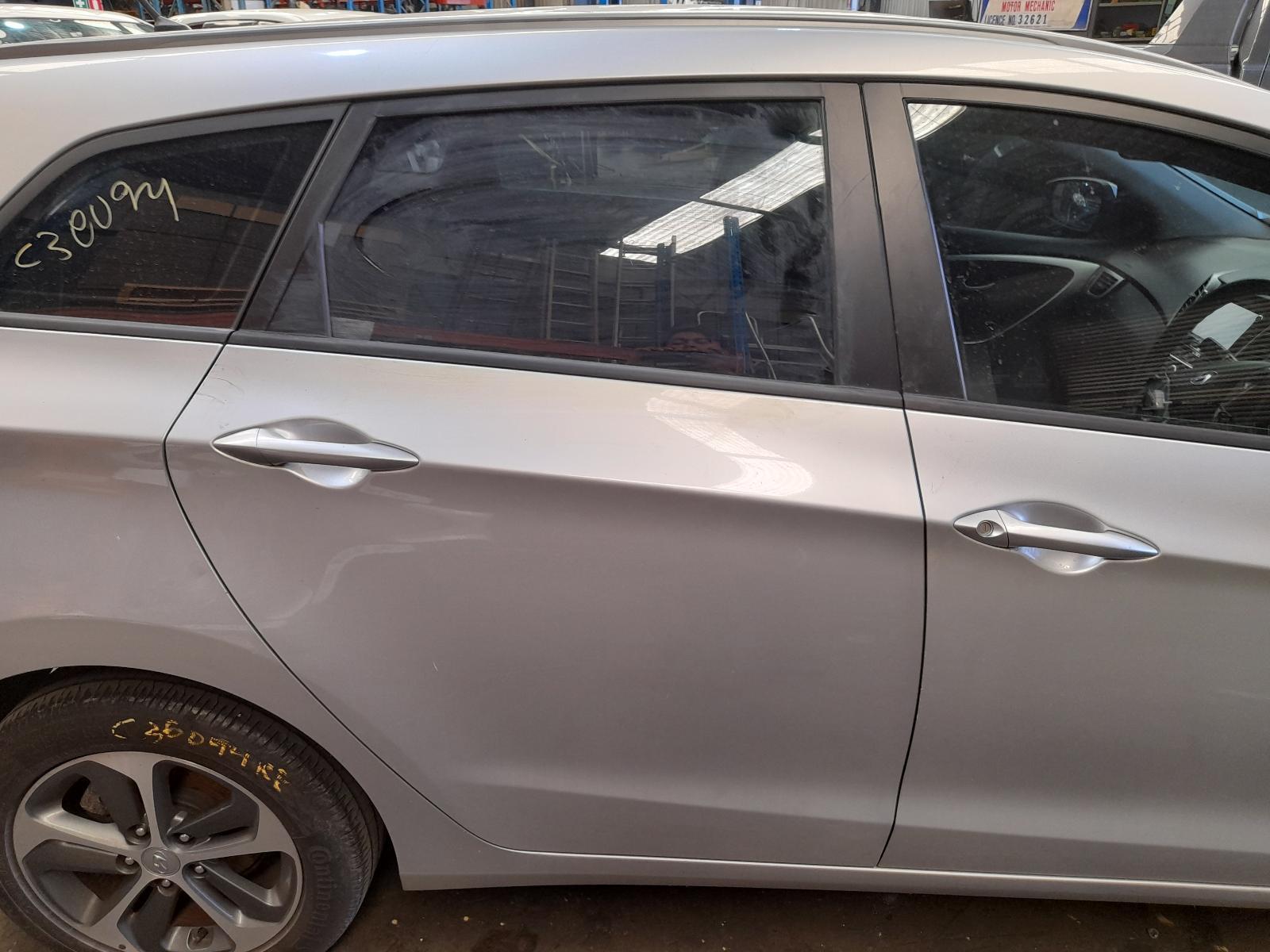 View Auto part Right Rear Door Sliding Hyundai I30 2016