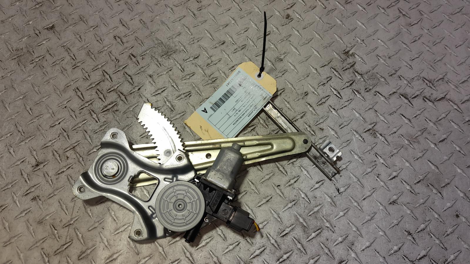 View Auto part Right Rear Wnd Reg/Motor Mitsubishi Outlander 2011