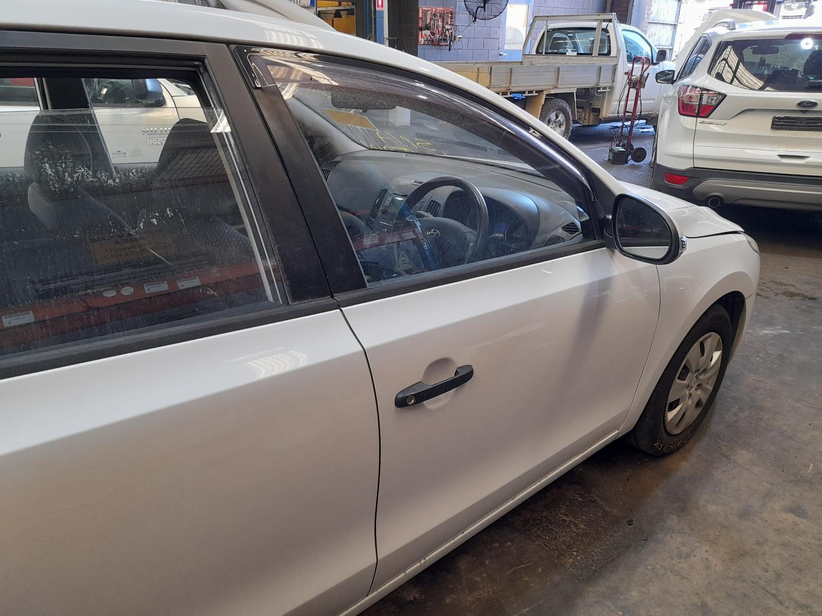 View Auto part Right Front Door Hyundai I30 2011