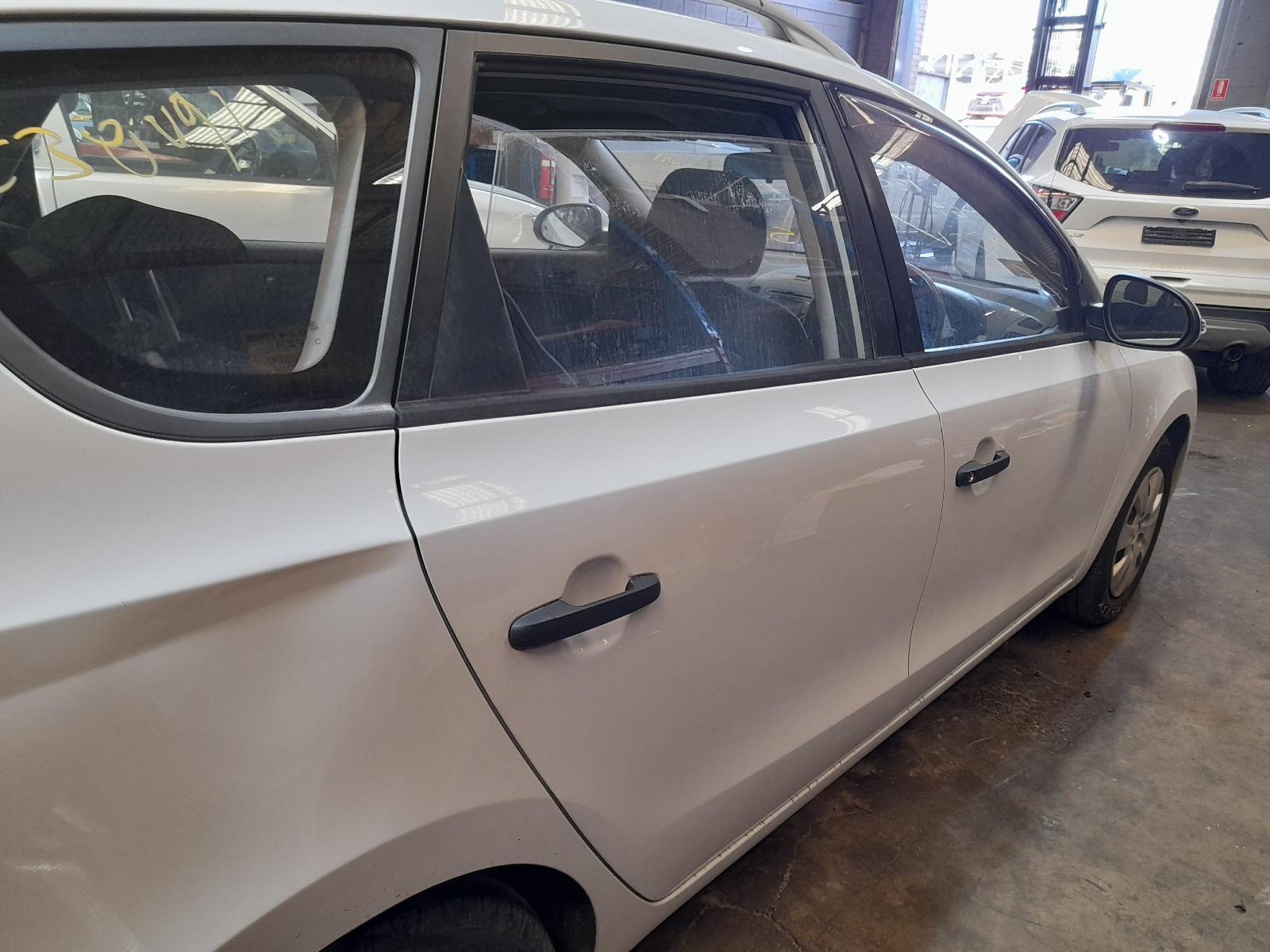View Auto part Right Rear Door Sliding Hyundai I30 2011
