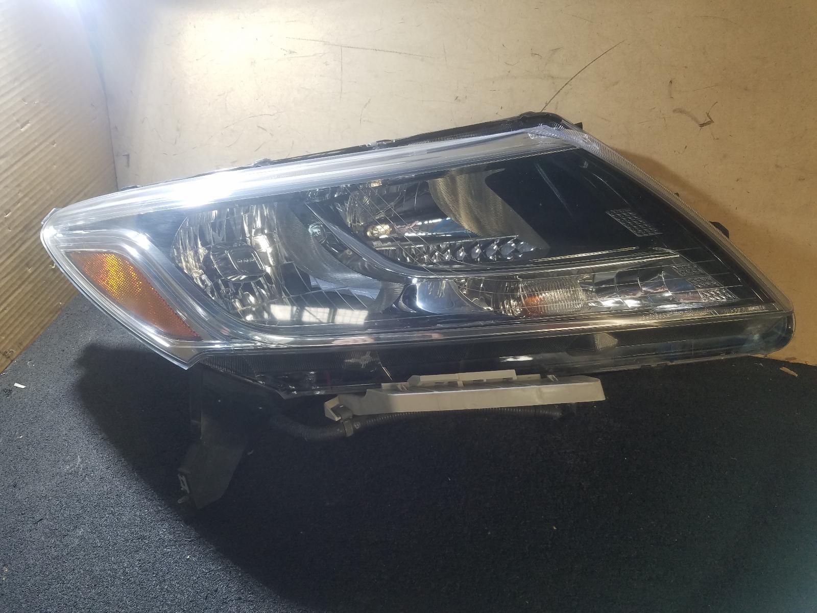 View Auto part Right Headlamp Nissan Pathfinder 2014