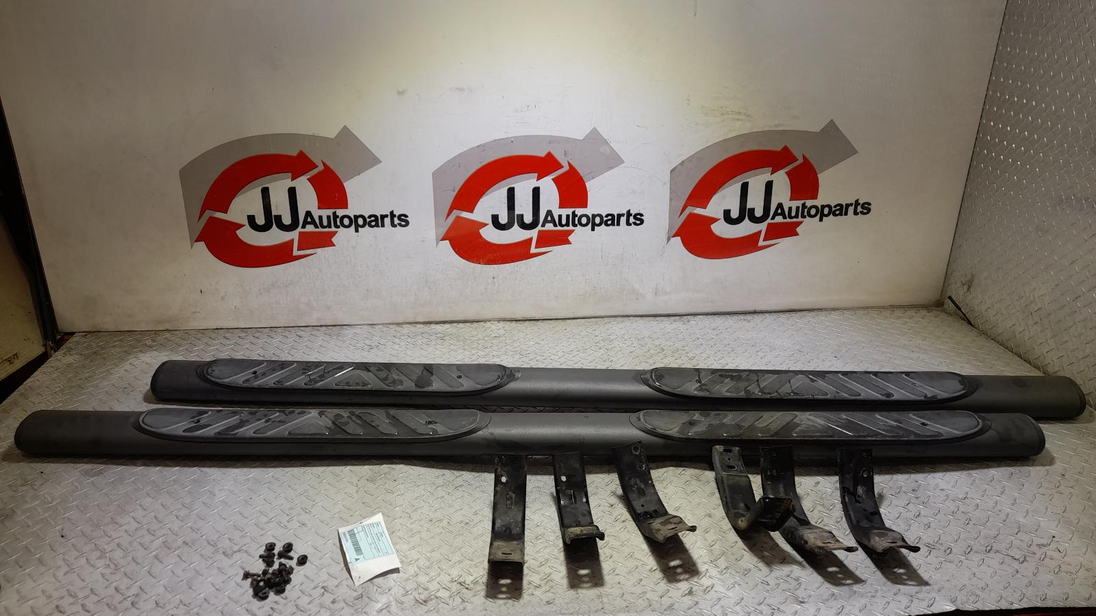 View Auto part Side Step/Skirt Nissan Navara 2012