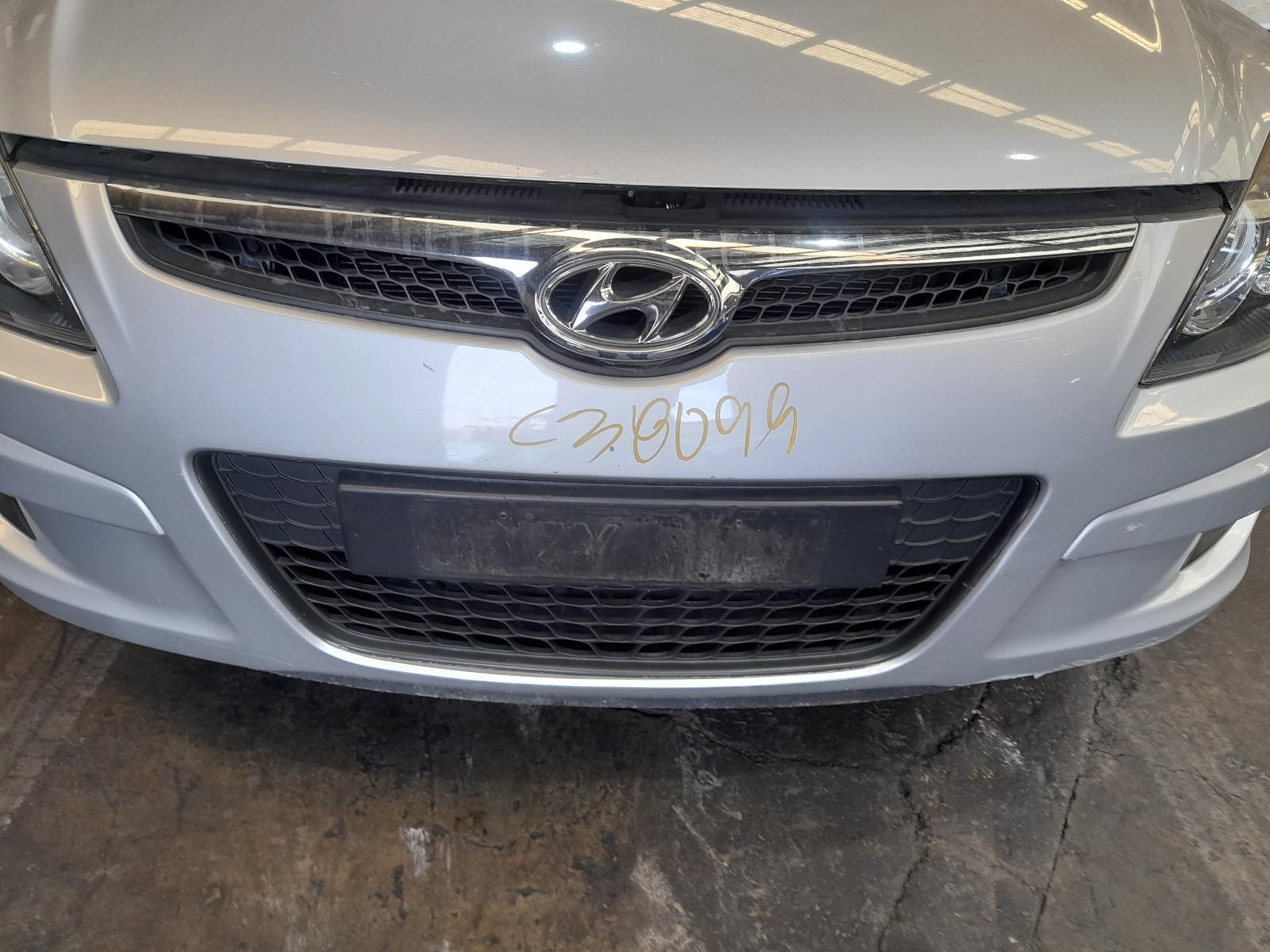 View Auto part Grille Hyundai I30 2011