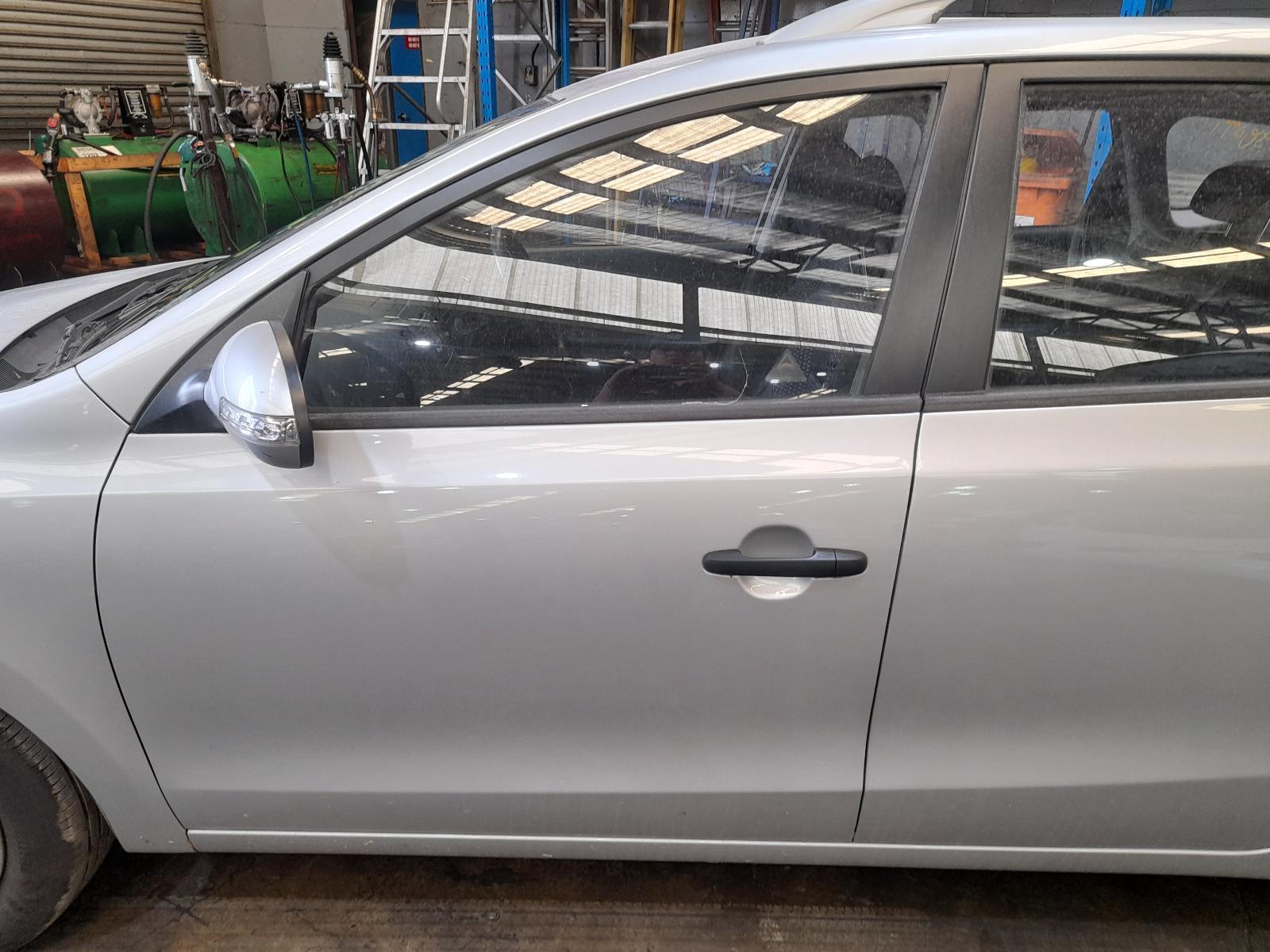 View Auto part Left Front Door Hyundai I30 2011
