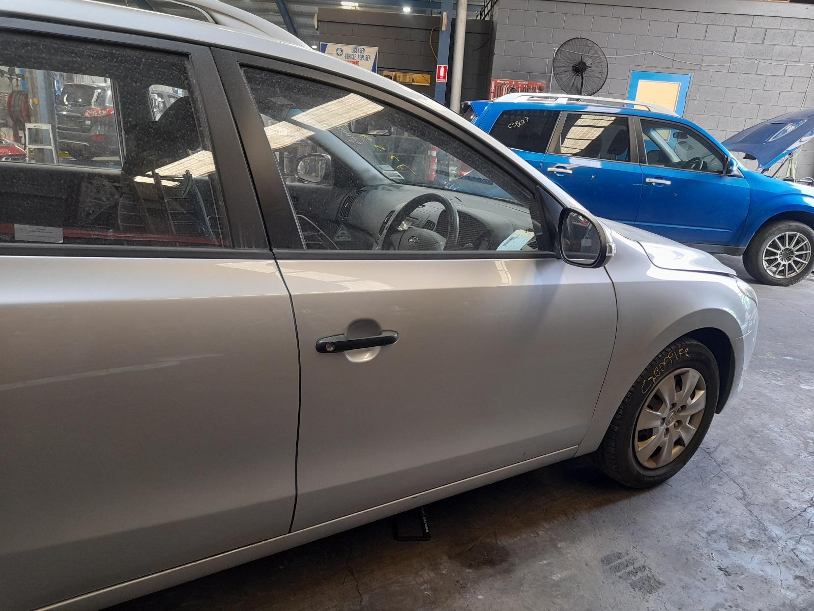 View Auto part Right Front Door Hyundai I30 2011