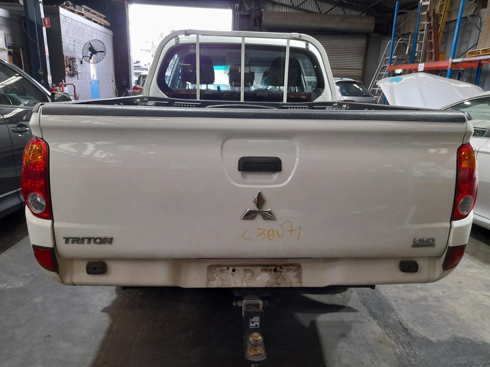 View Auto part Bootlid/Tailgate Mitsubishi Triton 2015