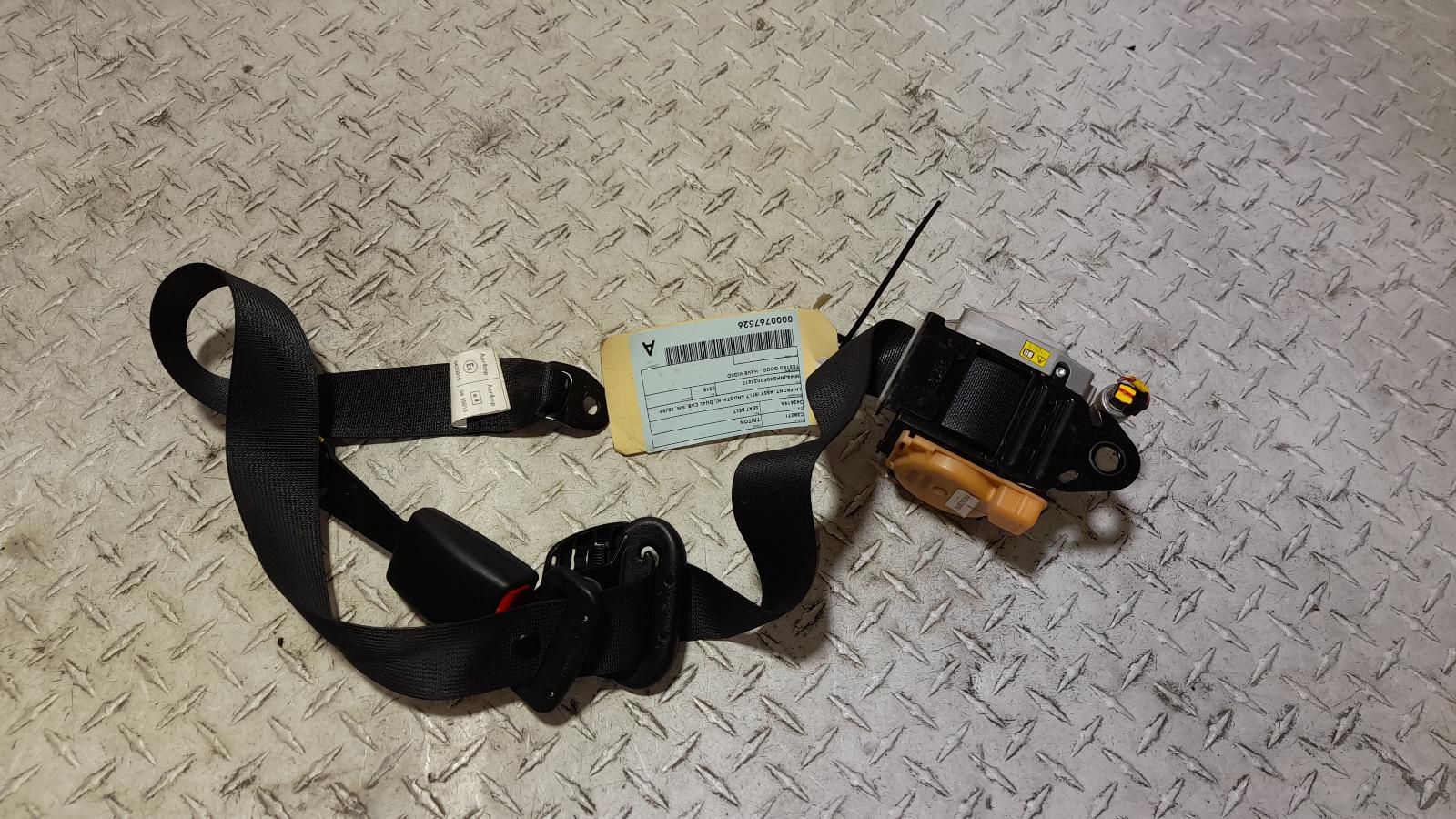 View Auto part Seatbelt/Stalk Mitsubishi Triton 2015