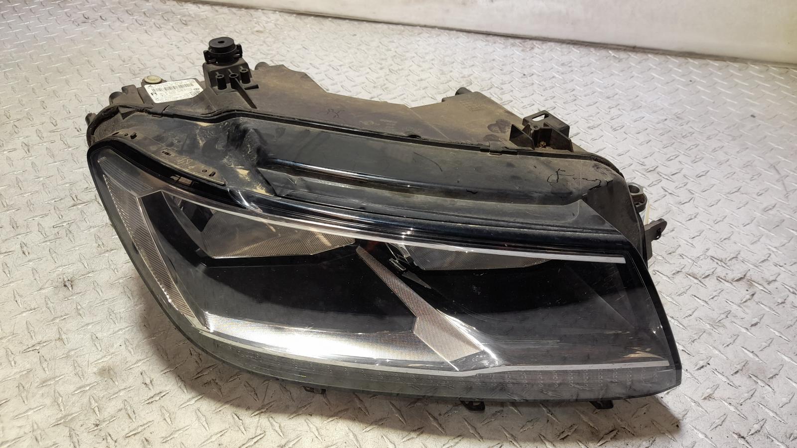 View Auto part Right Headlamp Volkswagen Tiguan 2017