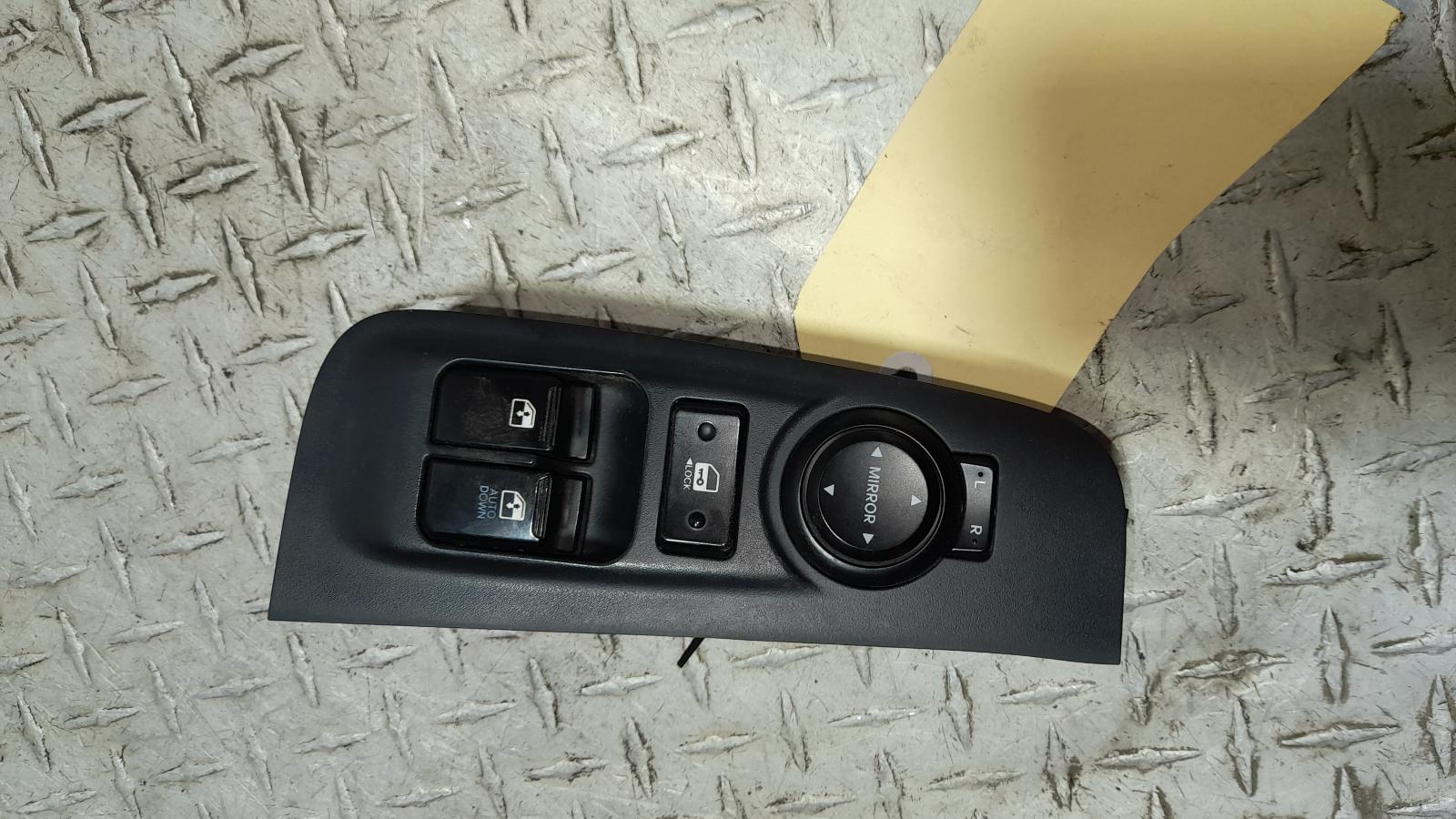 View Auto part Pwr Dr Wind Switch Hyundai Iload/imax 2017