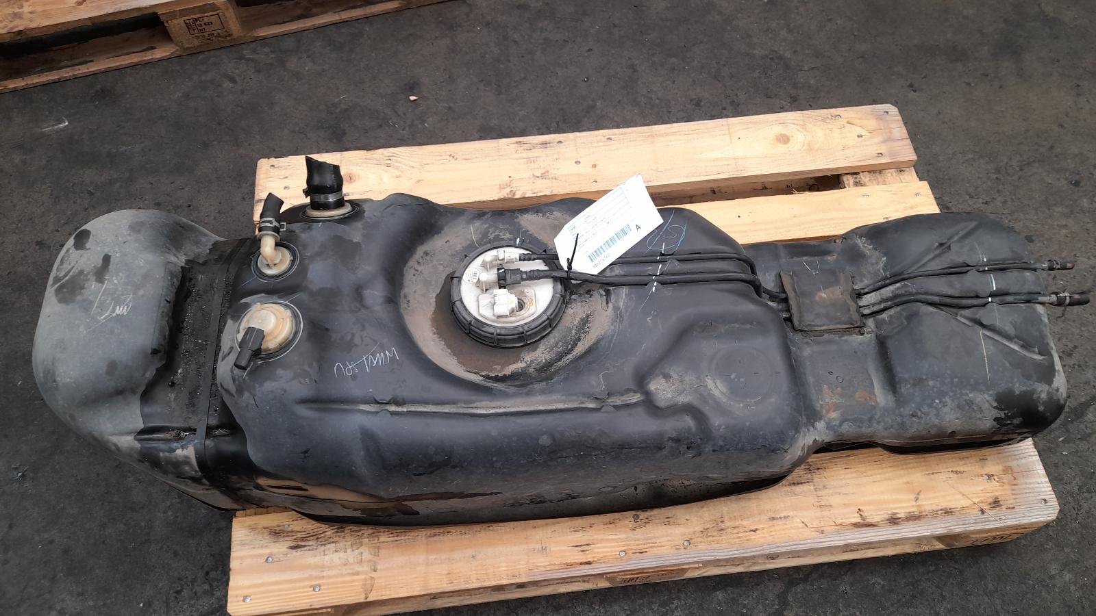 View Auto part Fuel Tank Isuzu Dmax 2017