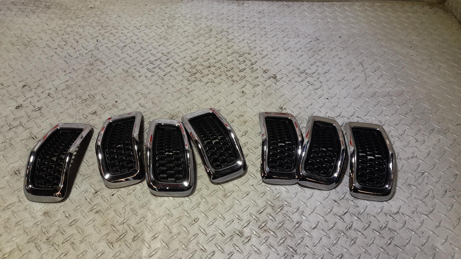 View Auto part Grille Jeep Cherokee 2014