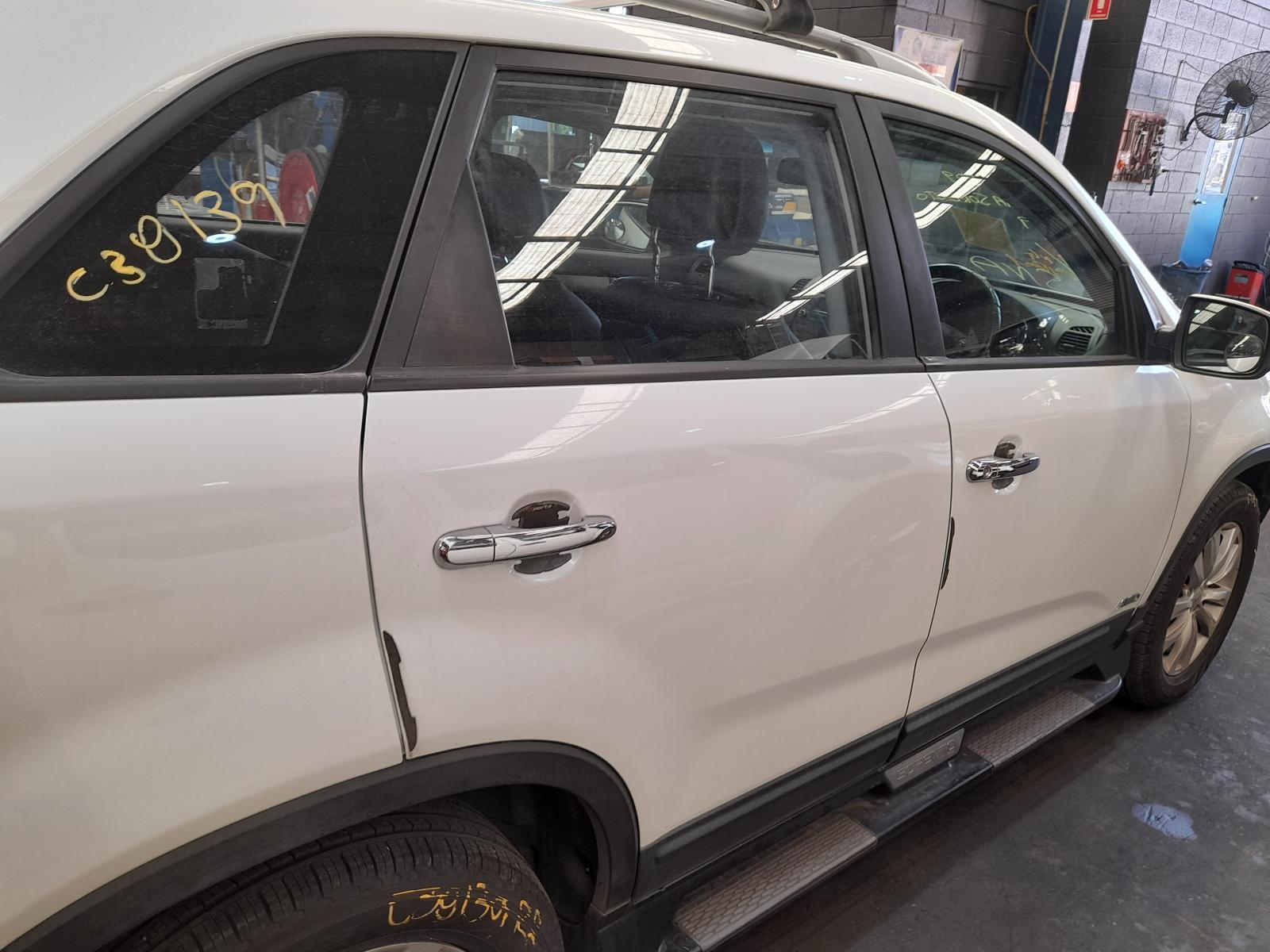 View Auto part Right Rear Door Sliding Kia Sorento 2011