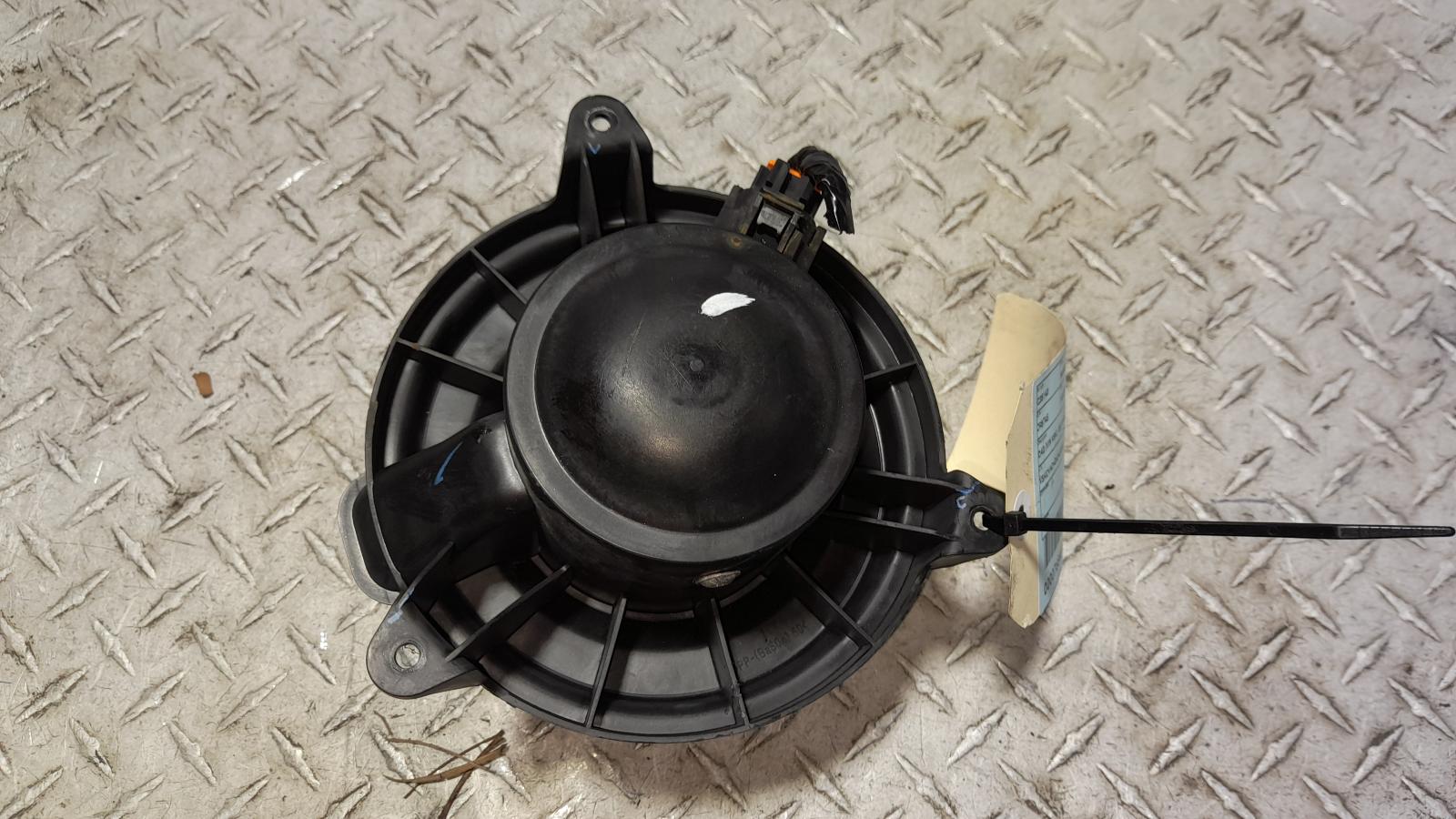 View Auto part Heater Fan Motor Nissan Navara 2012