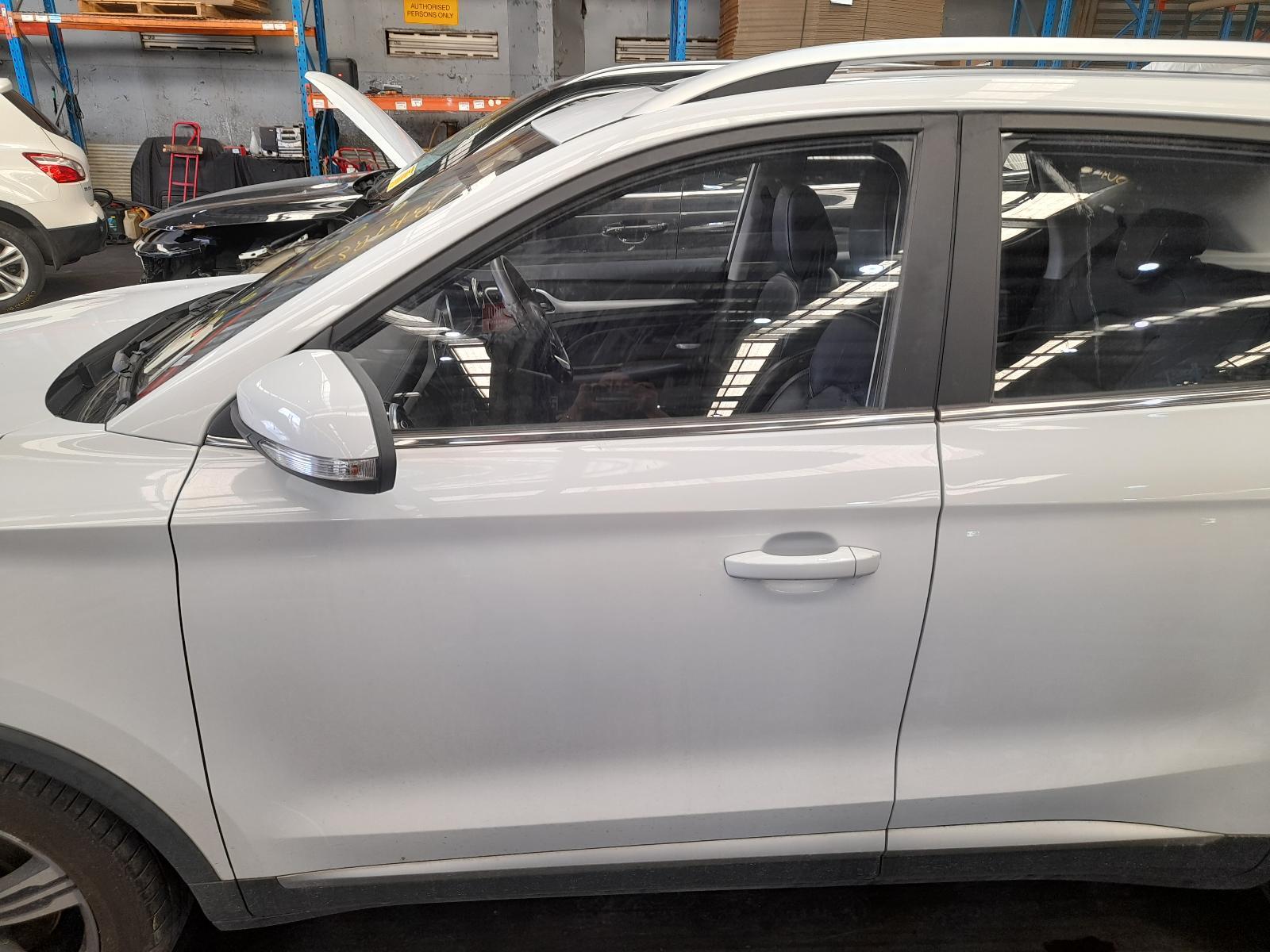 View Auto part Left Front Door Mg Zs 2020