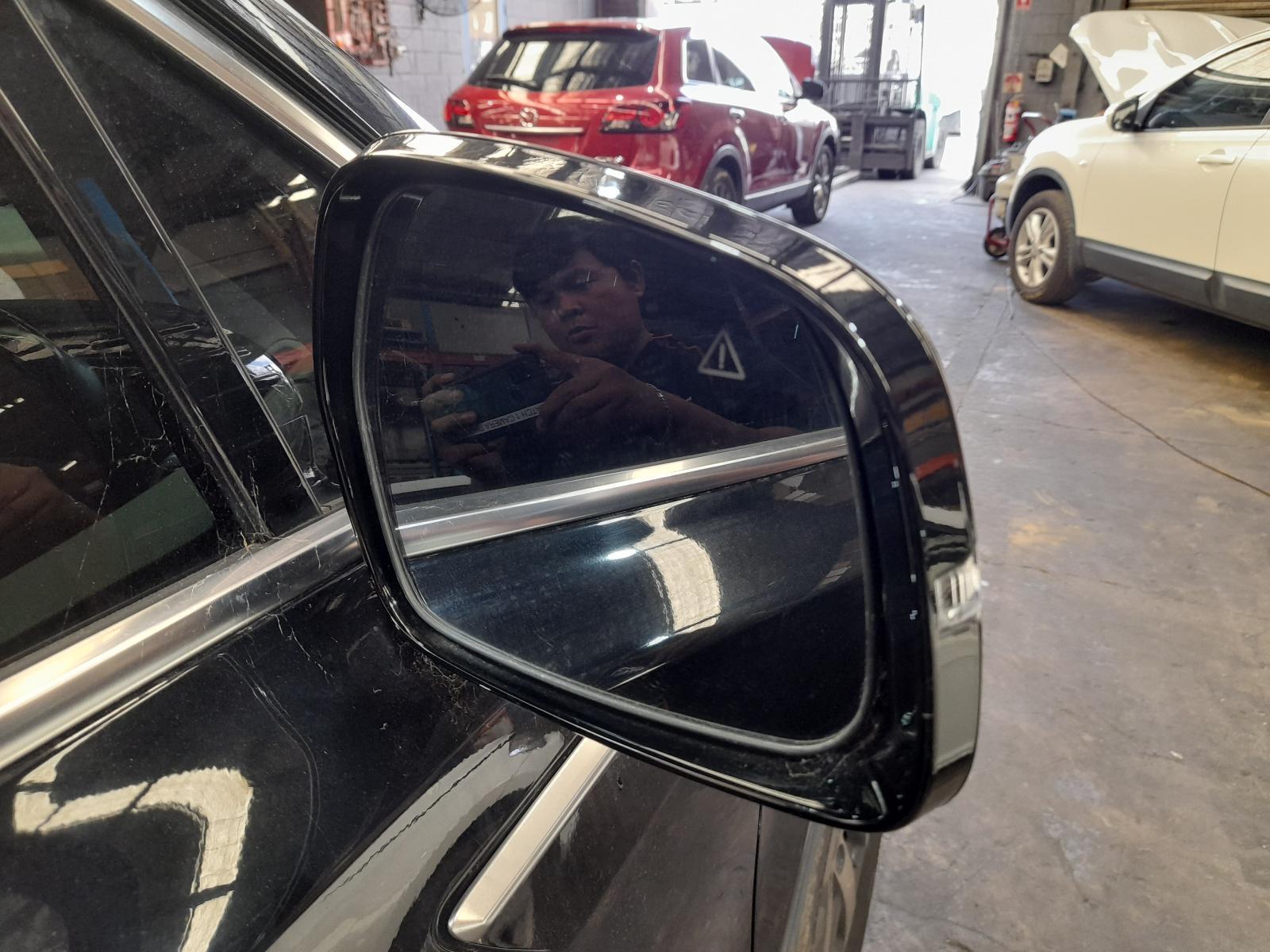 View Auto part Right Door Mirror Kia Sorento 2022