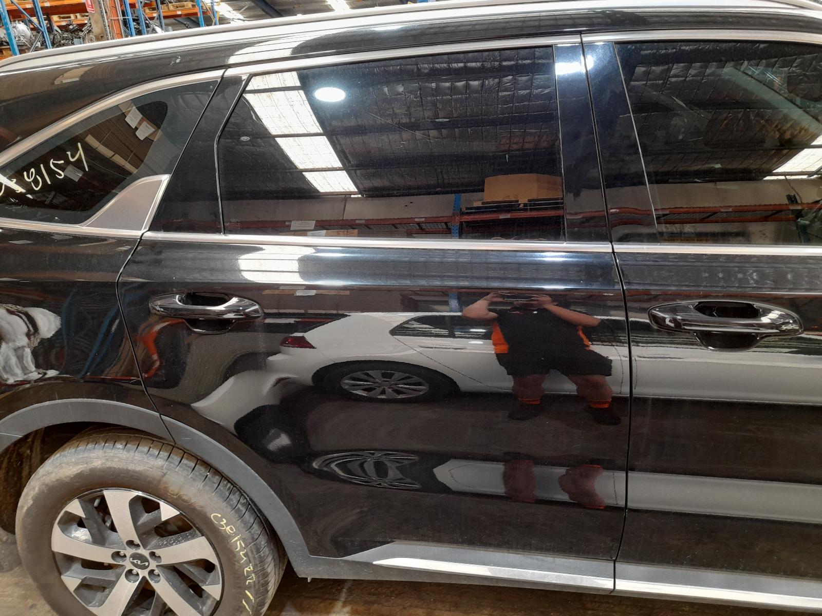 View Auto part Right Rear Door Sliding Kia Sorento 2022