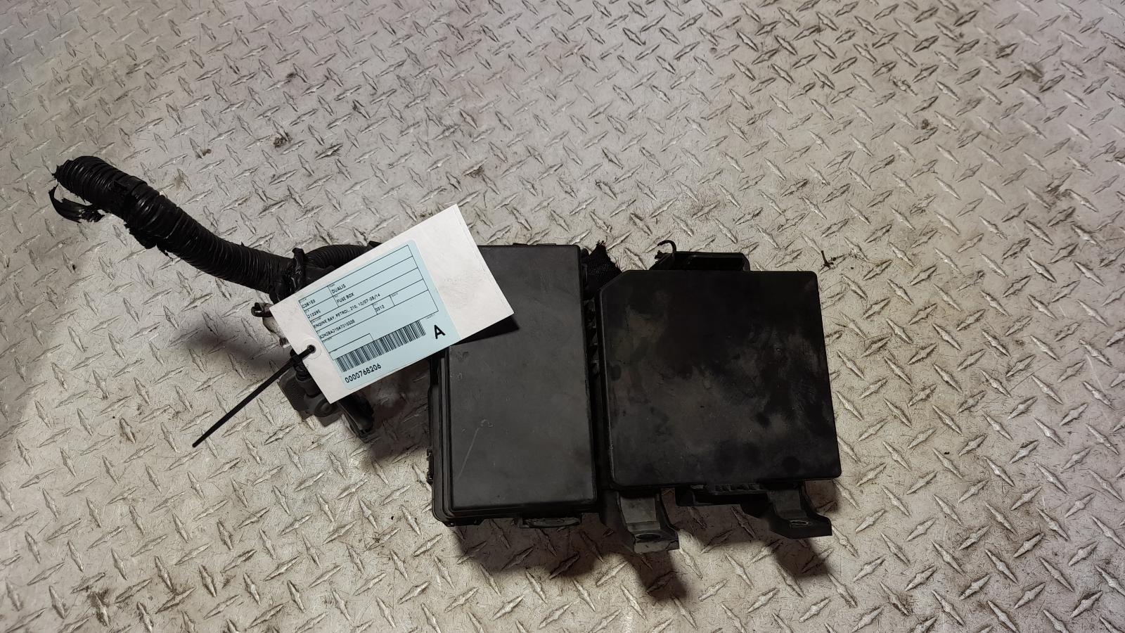 View Auto part Fuse Box Nissan Dualis 2013
