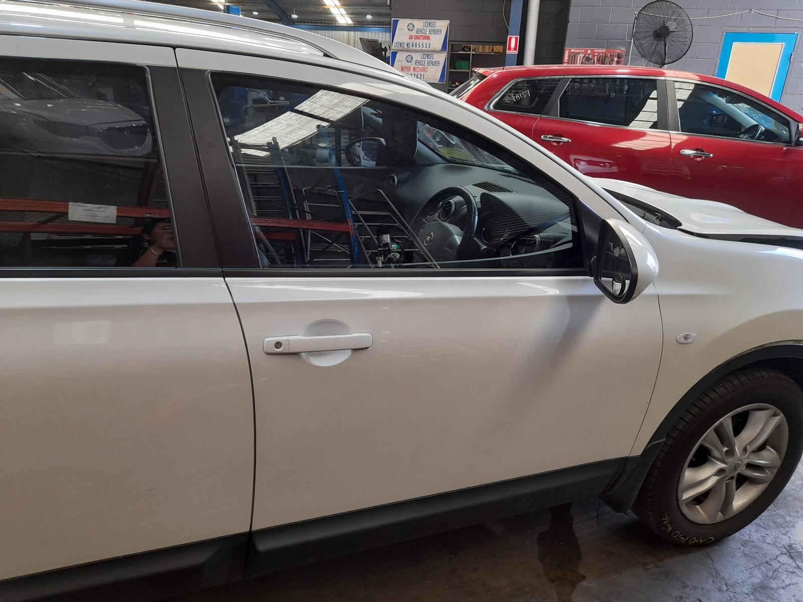 View Auto part Right Front Door Nissan Dualis 2013