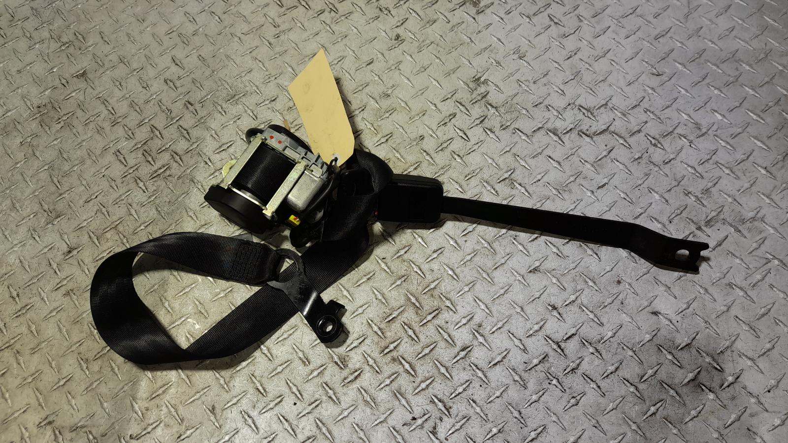 View Auto part Seatbelt/Stalk Nissan Dualis 2013