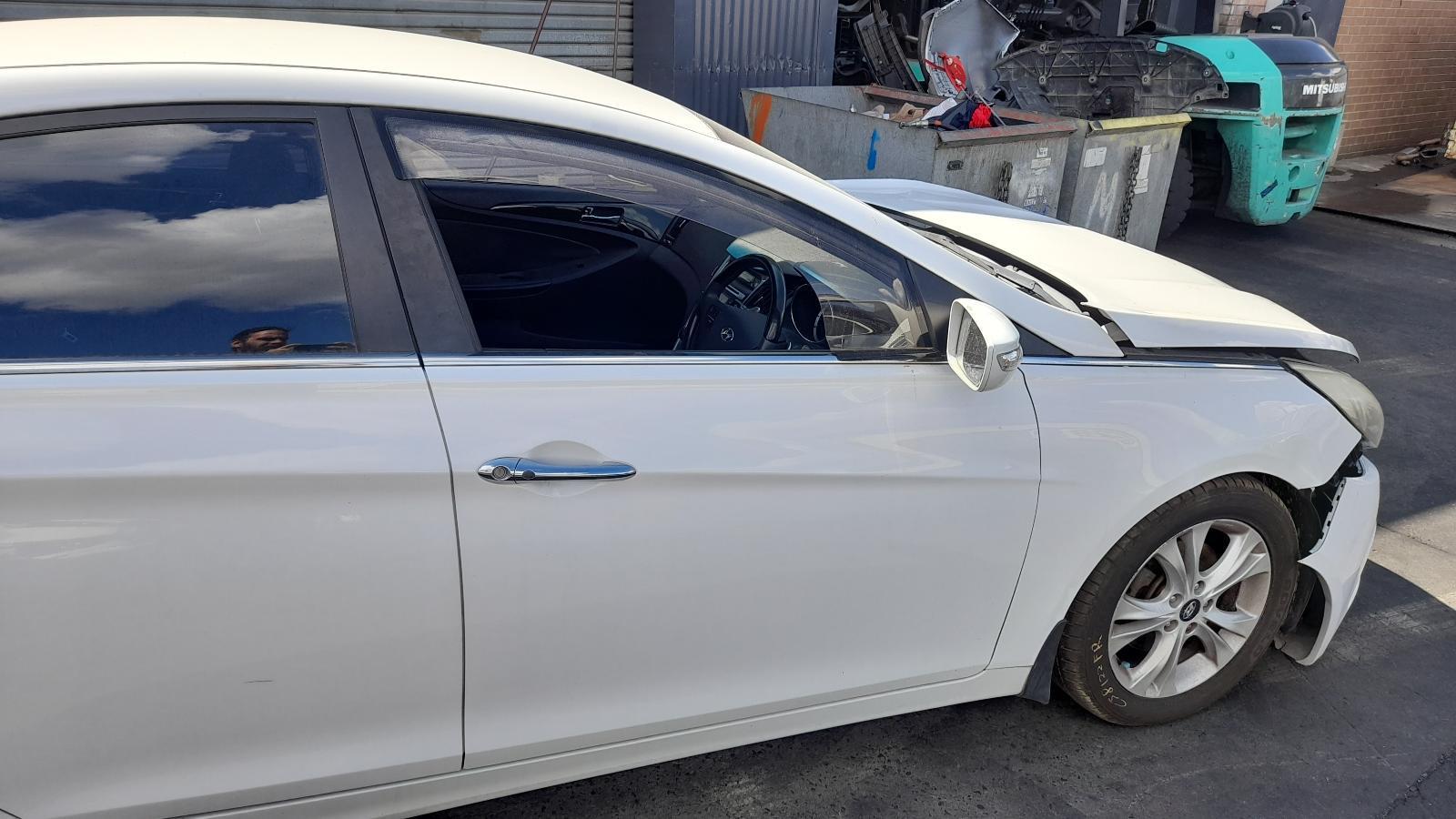 View Auto part Right Front Door Hyundai I45 2012