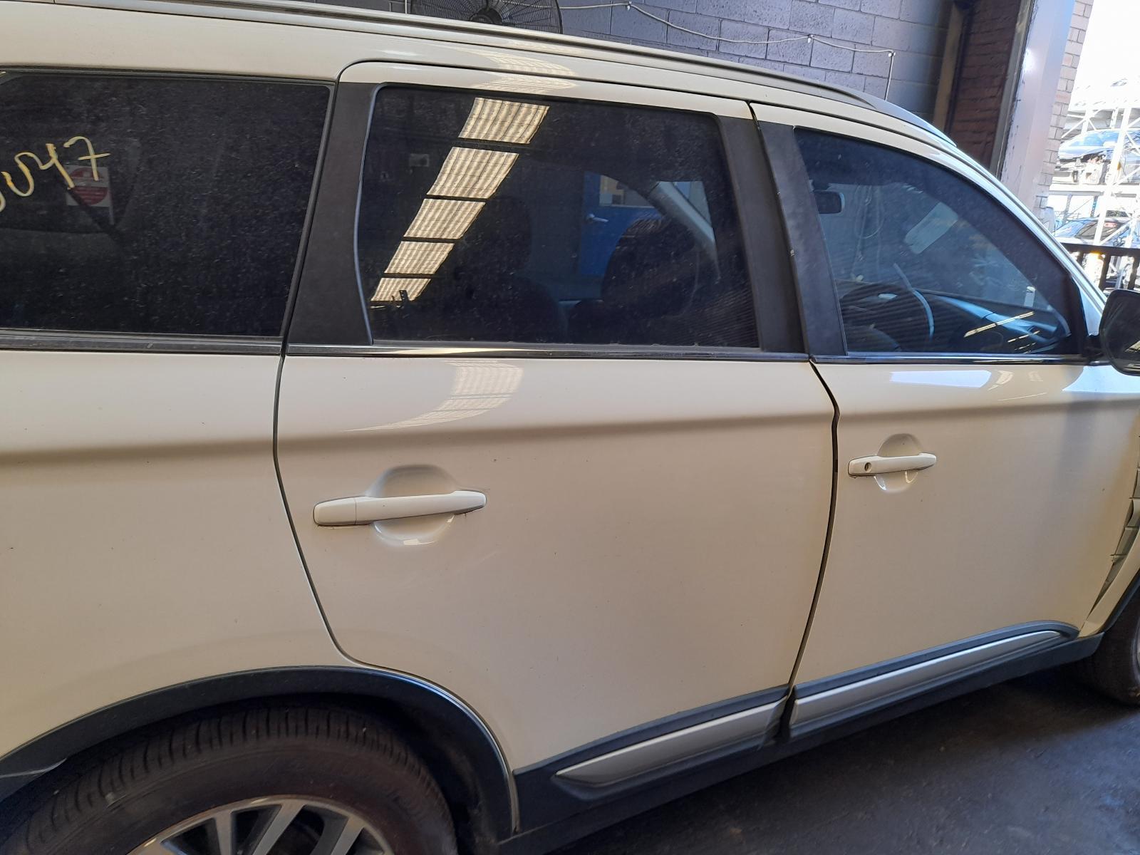 View Auto part Right Rear Door Sliding Mitsubishi Outlander 2017