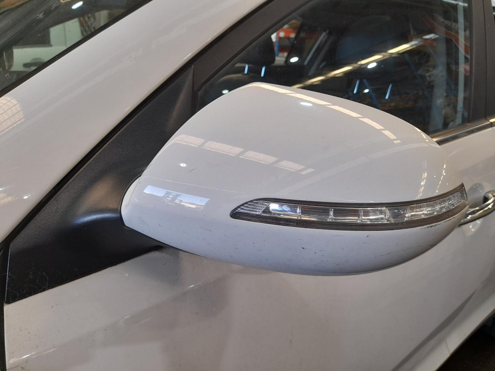 View Auto part Left Door Mirror Kia Sportage 2011