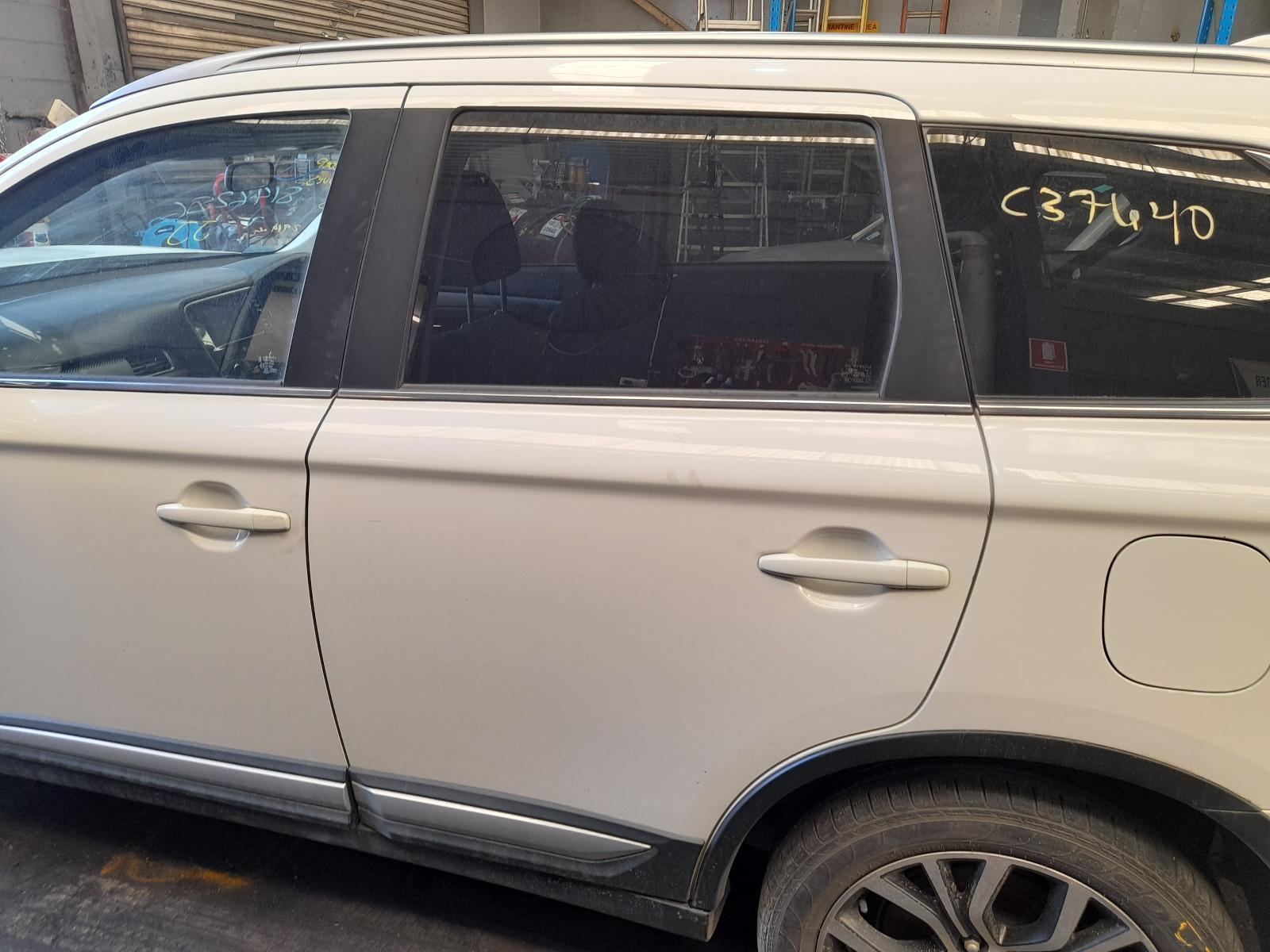 View Auto part Left Rear Door/Sliding Mitsubishi Outlander 2017
