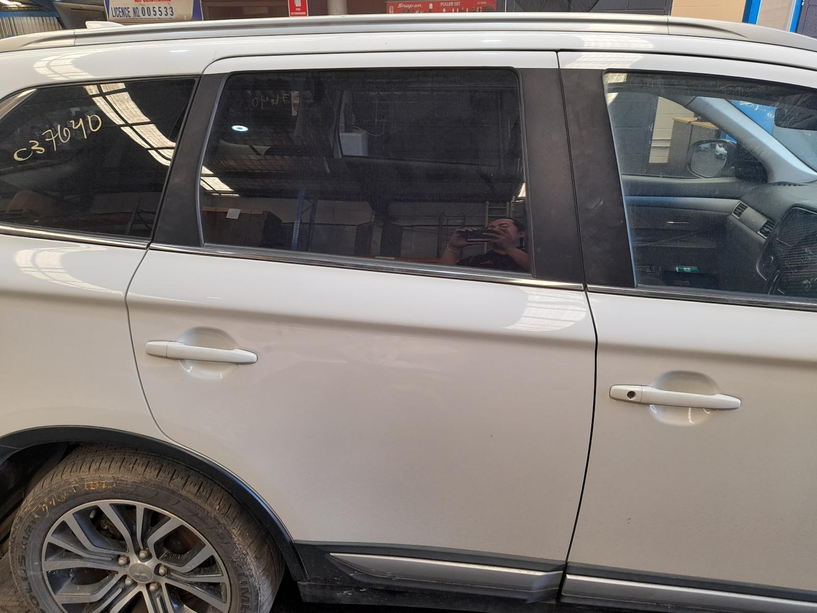 View Auto part Right Rear Door Sliding Mitsubishi Outlander 2017