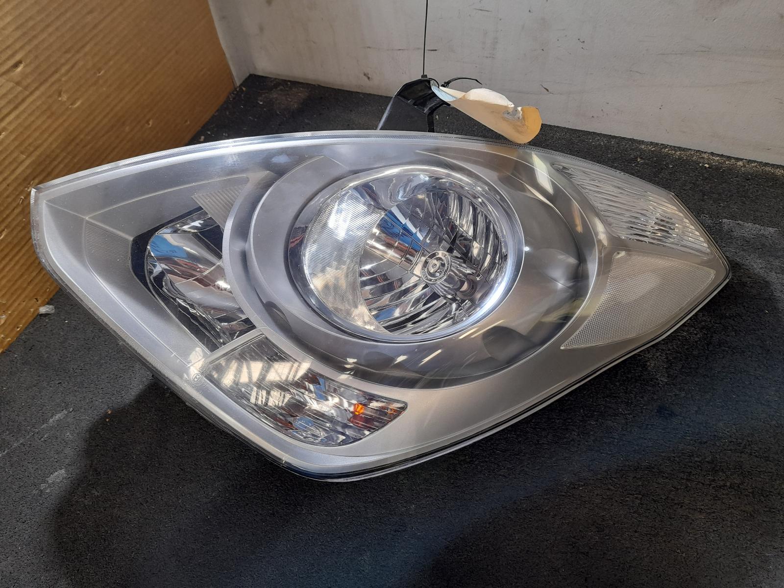 View Auto part Left Headlamp Hyundai Iload/imax 2012