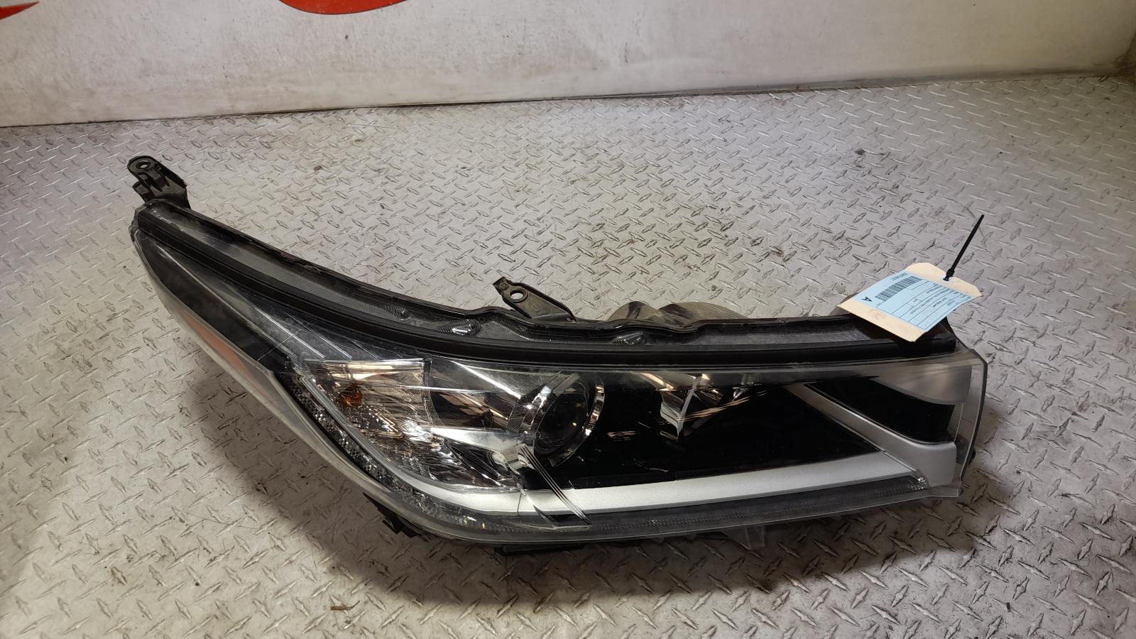 View Auto part Right Headlamp Toyota Kluger 2019
