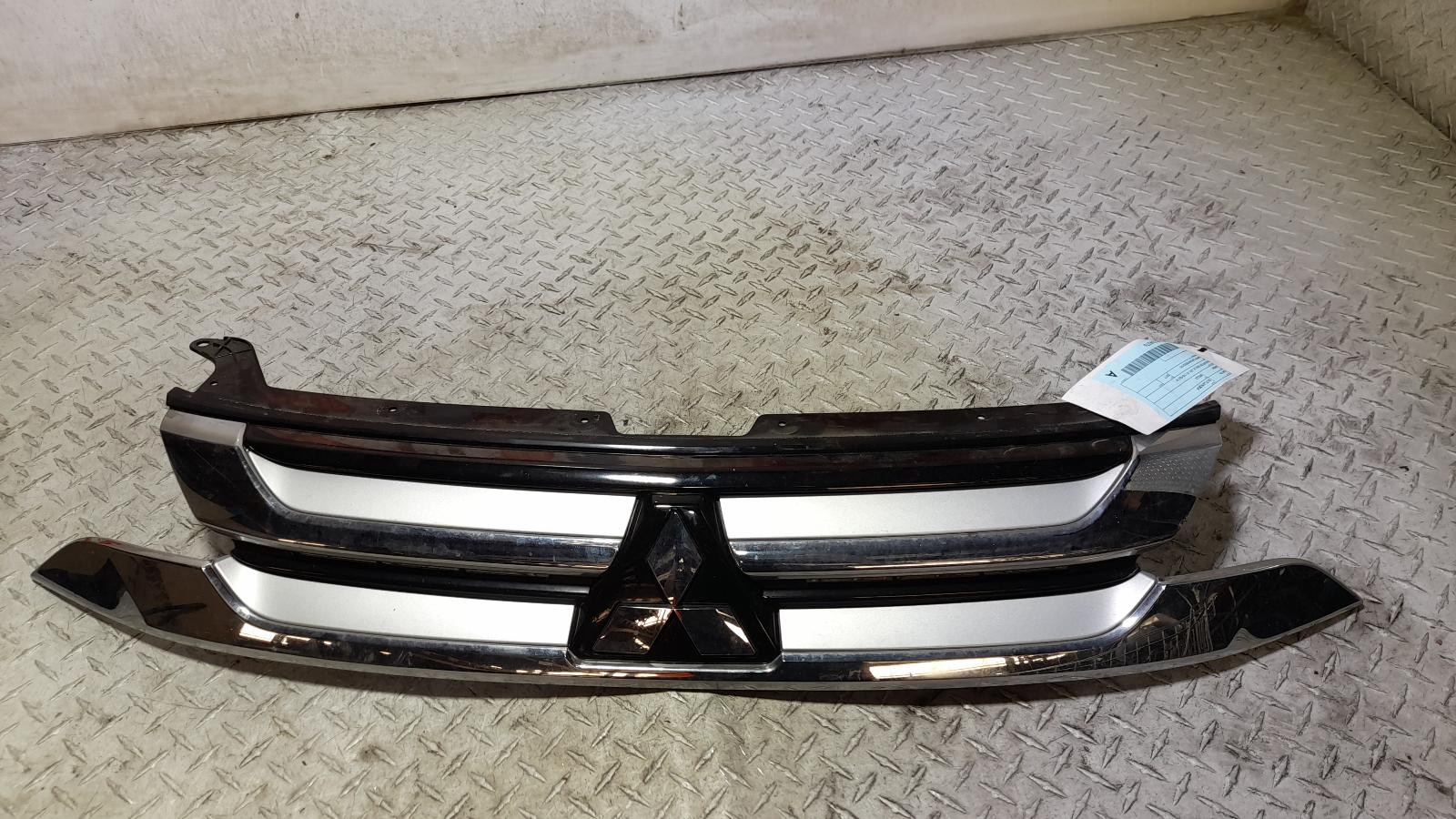 View Auto part Grille Mitsubishi Outlander 2017