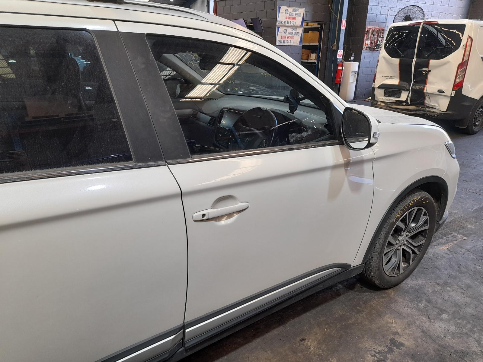 View Auto part Right Front Door Mitsubishi Outlander 2017