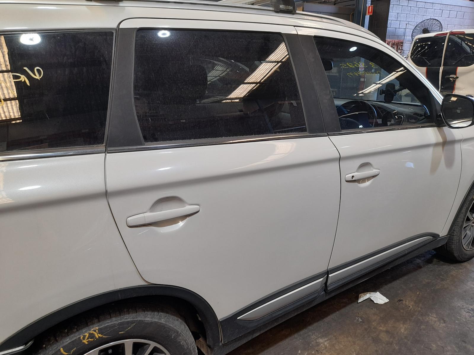 View Auto part Right Rear Door Sliding Mitsubishi Outlander 2017