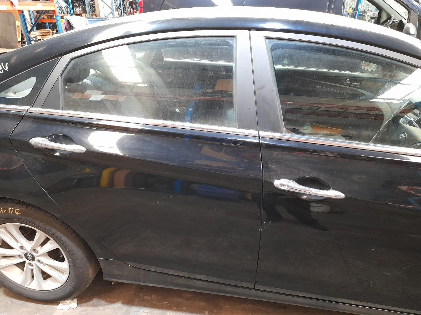 View Auto part Right Rear Door Sliding Hyundai I45 2012
