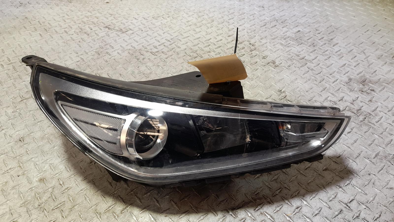 View Auto part Right Headlamp Hyundai I30 2019