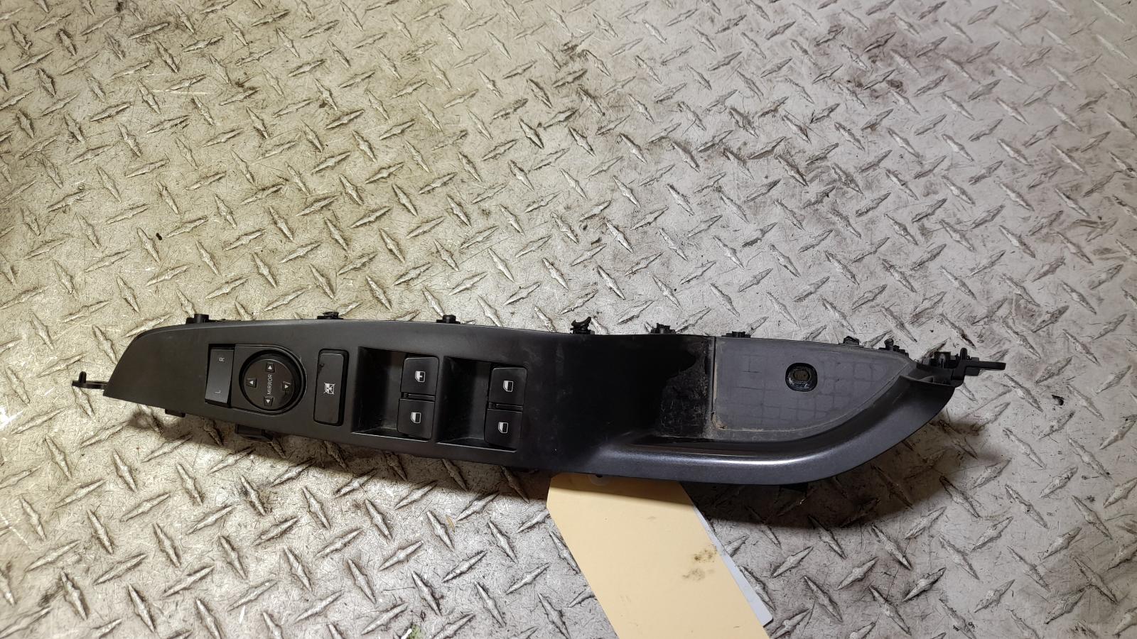 View Auto part Pwr Dr Wind Switch Hyundai I30 2019