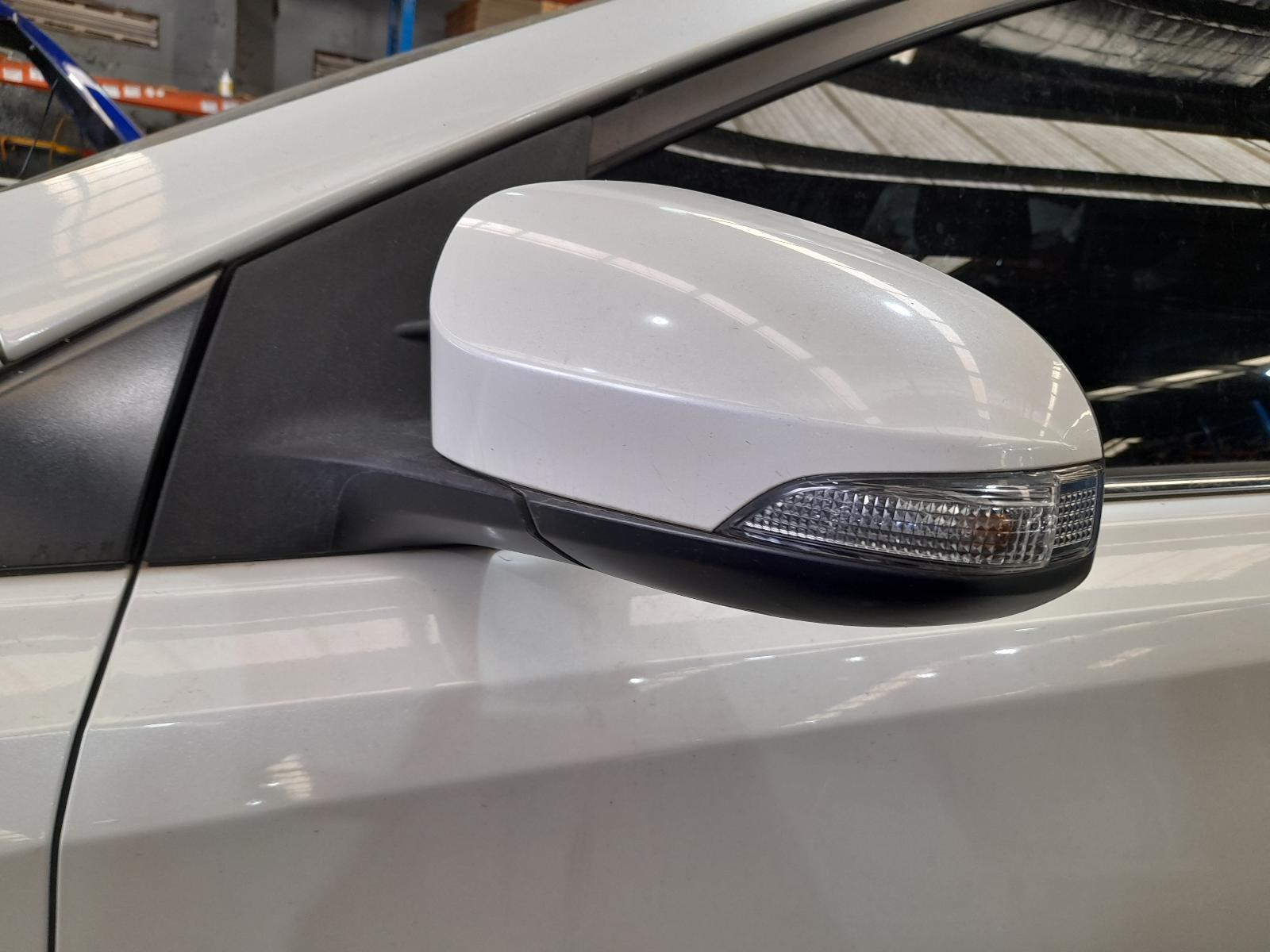 View Auto part Left Door Mirror Toyota Corolla 2015