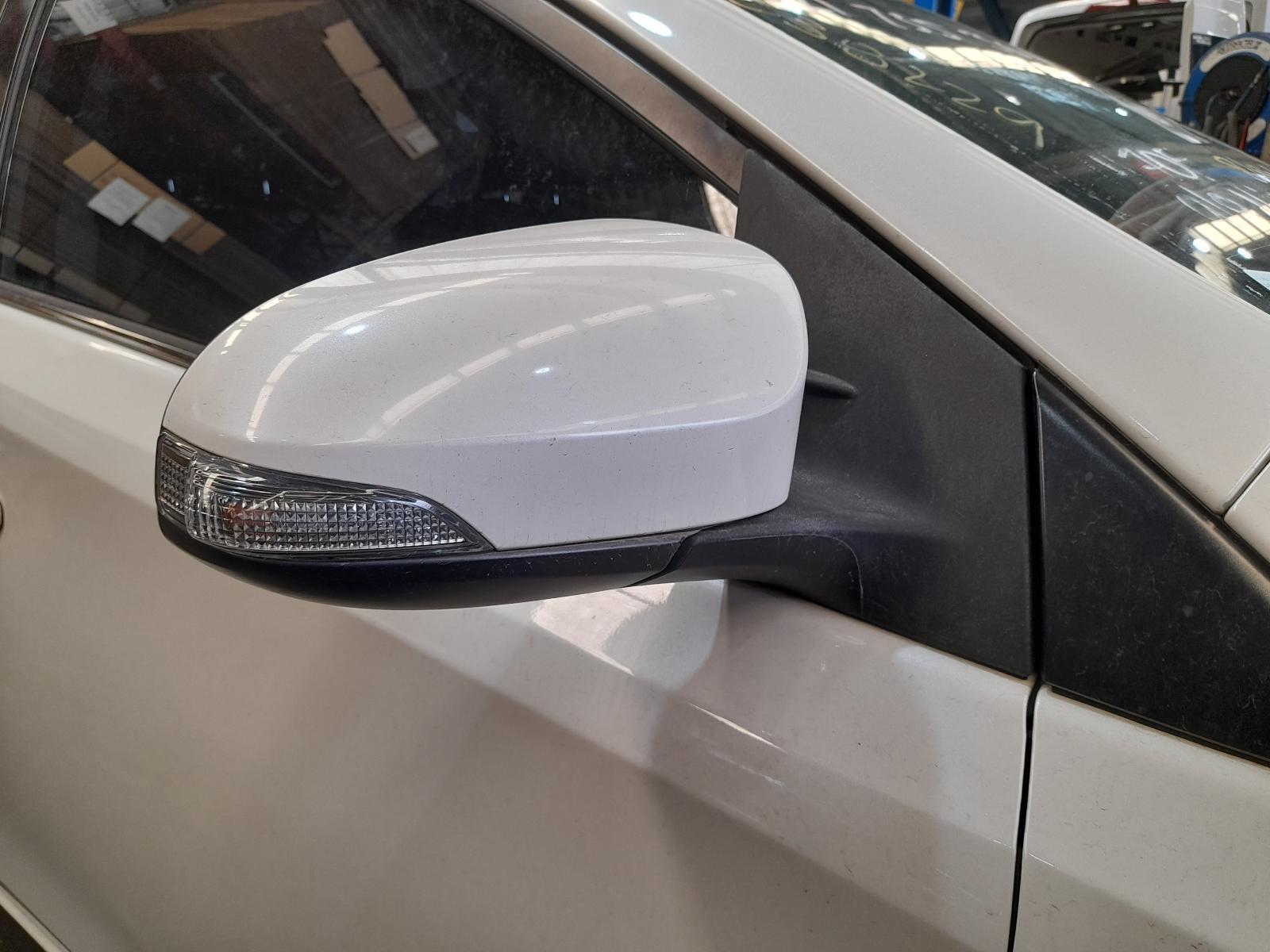 View Auto part Right Door Mirror Toyota Corolla 2015