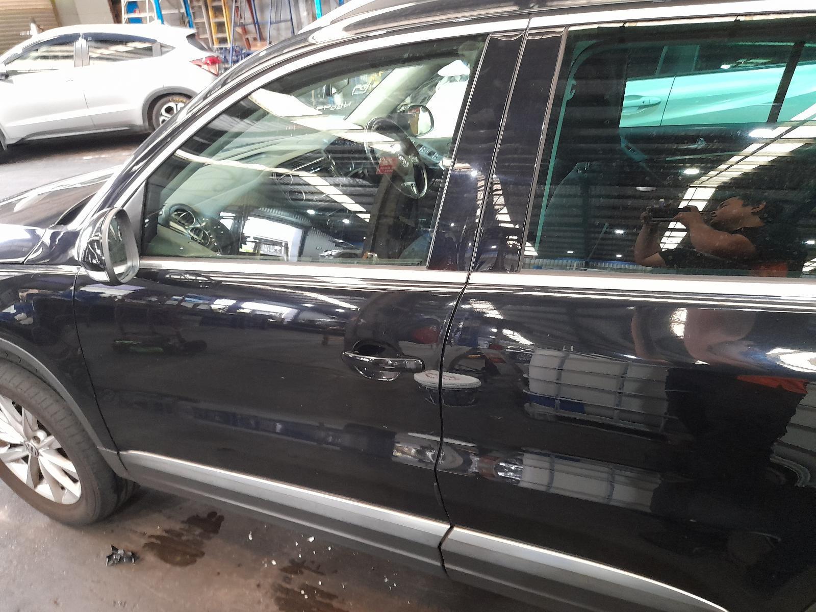 View Auto part Left Front Door Volkswagen Tiguan 2013