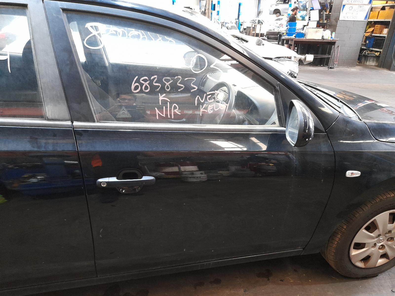 View Auto part Right Front Door Hyundai I30 2011