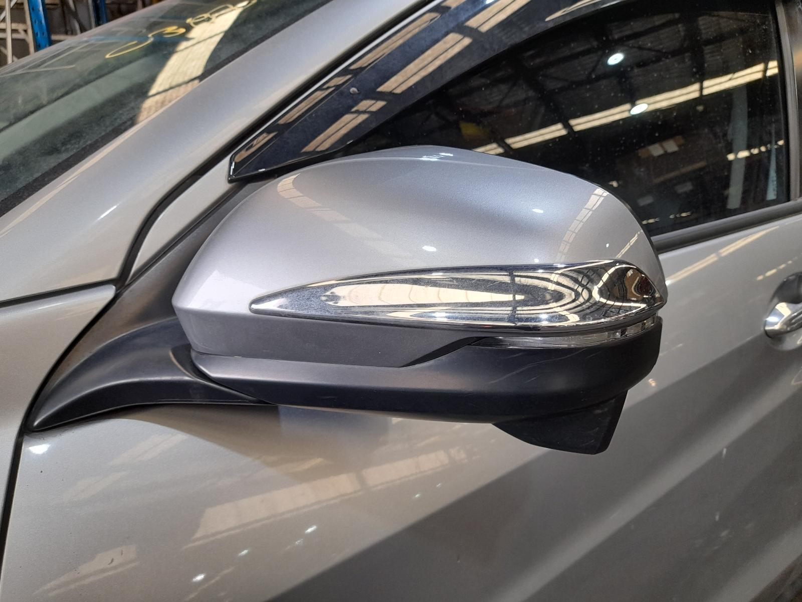 View Auto part Left Door Mirror Honda Hrv 2016