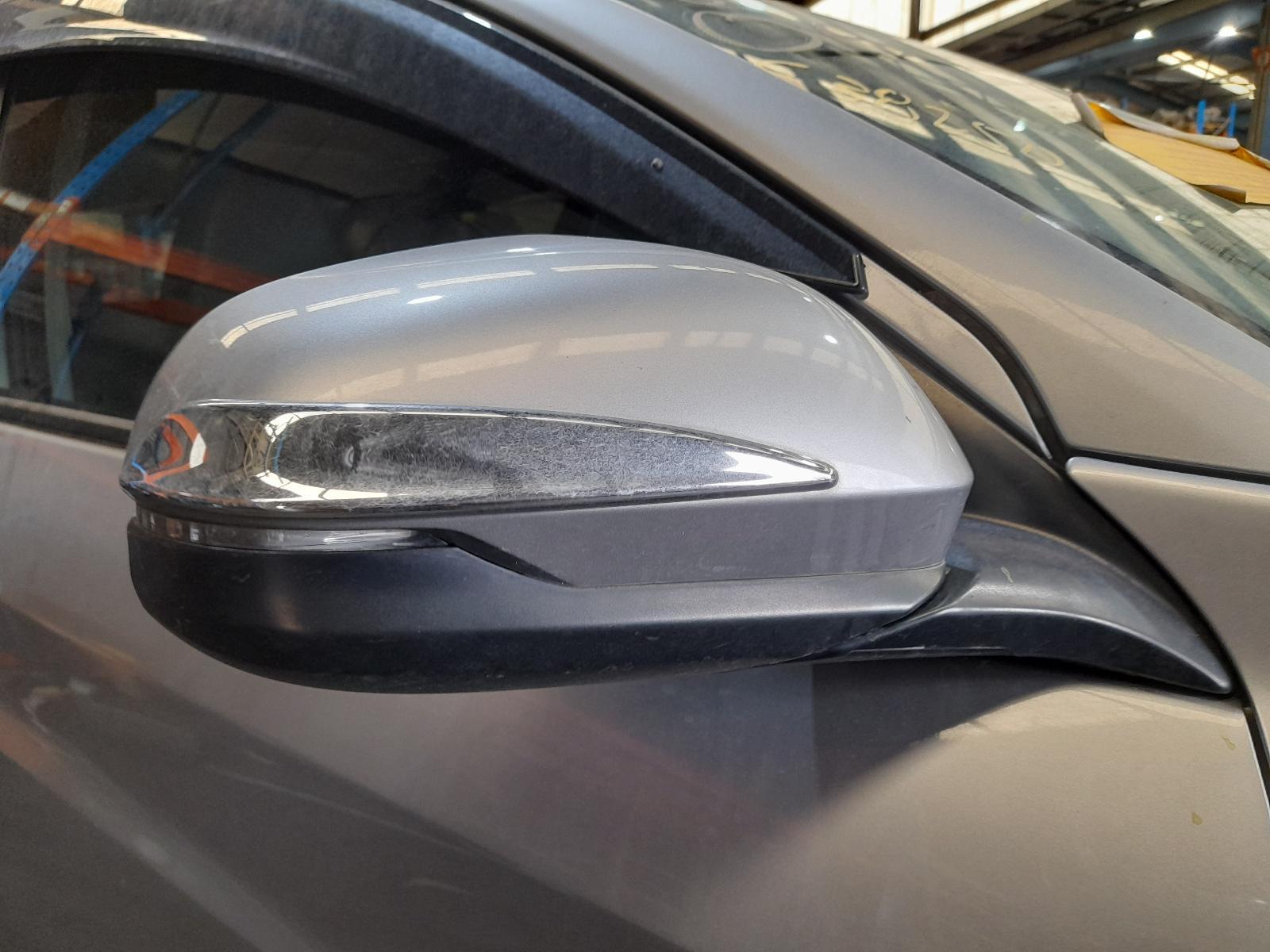 View Auto part Right Door Mirror Honda Hrv 2016