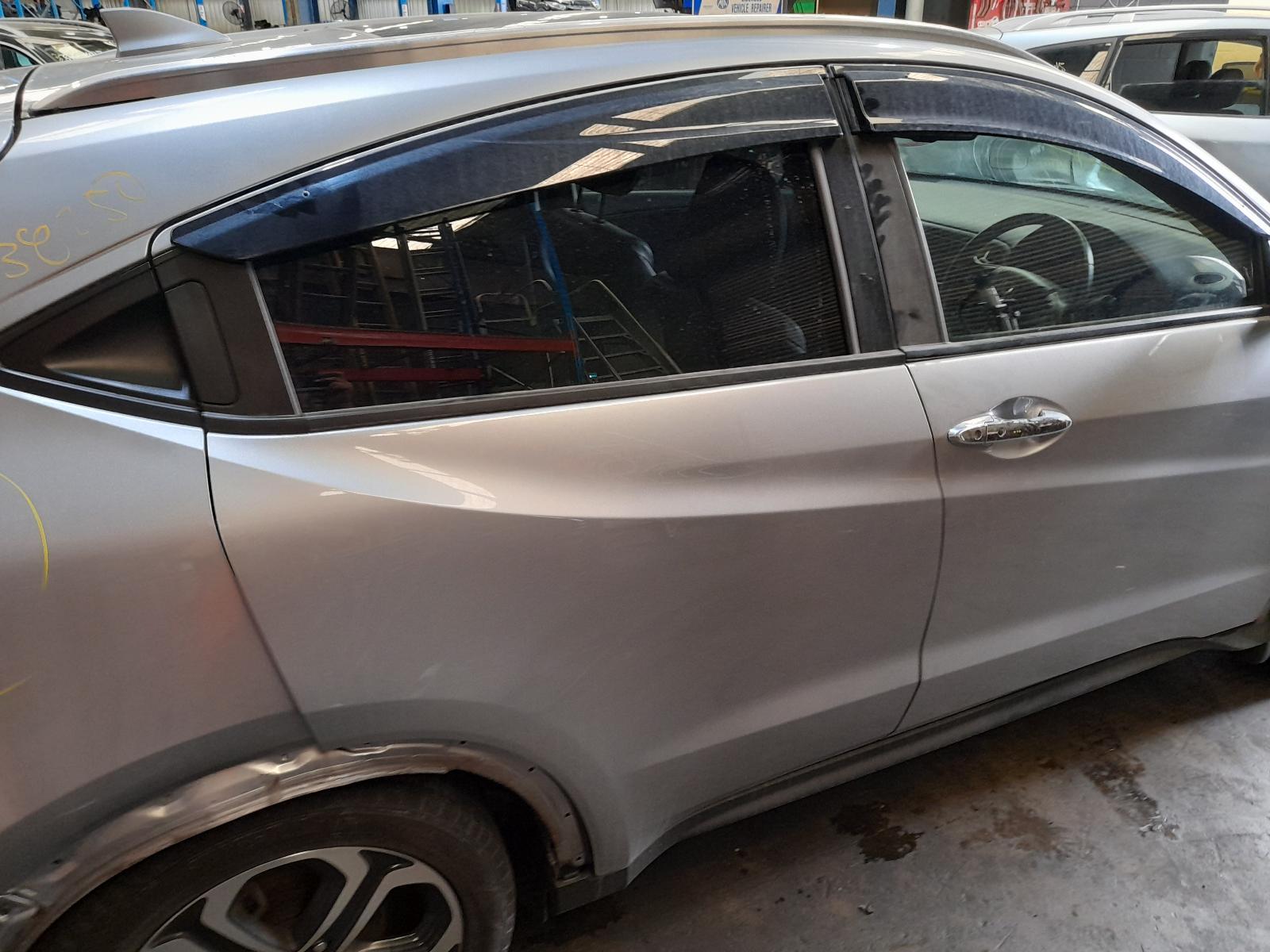 View Auto part Right Rear Door Sliding Honda Hrv 2016