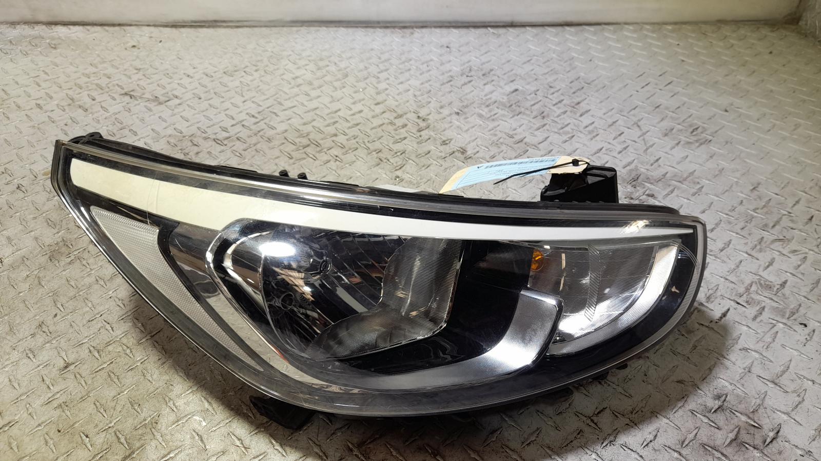 View Auto part Right Headlamp Hyundai Accent 2016