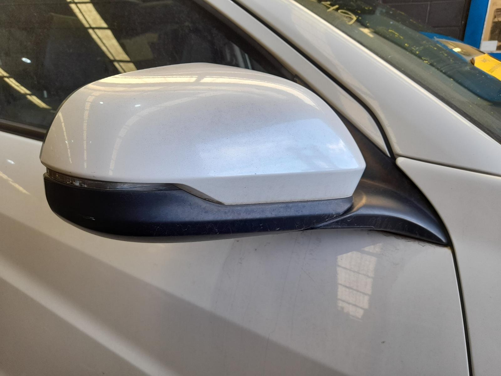 View Auto part Right Door Mirror Honda Hrv 2017