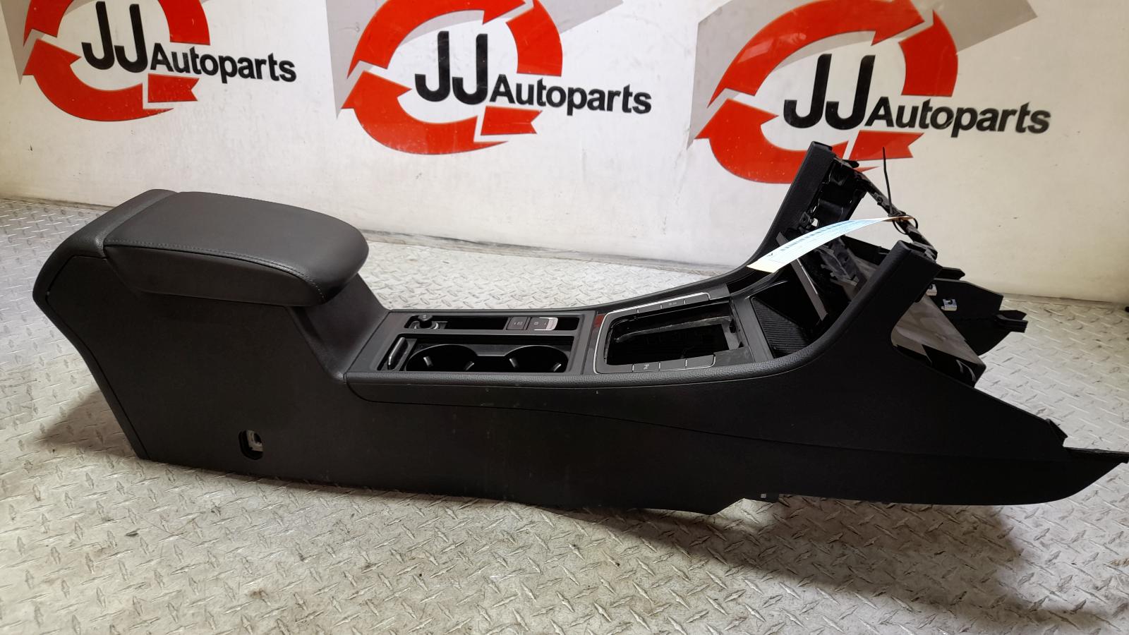 View Auto part Console Volkswagen Golf 2014