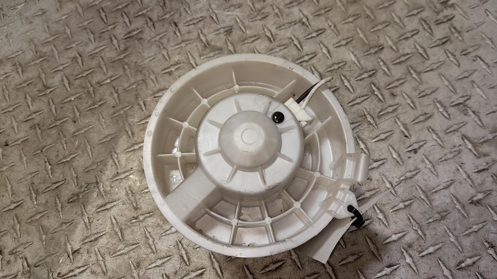 View Auto part Heater Fan Motor Nissan Xtrail 2016